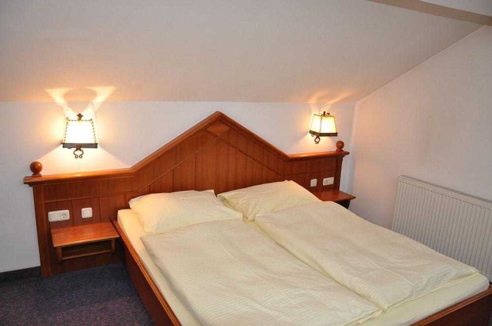 Hotel Post Großkirchheim Buitenkant foto