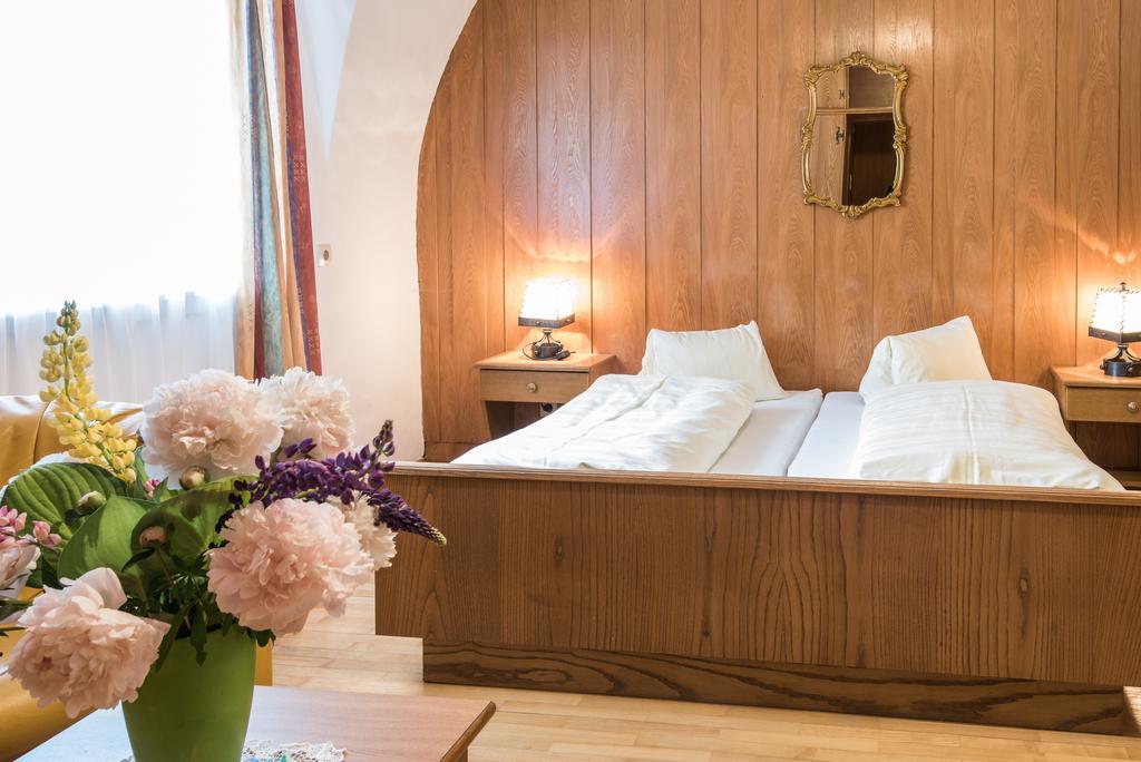 Hotel Post Großkirchheim Buitenkant foto
