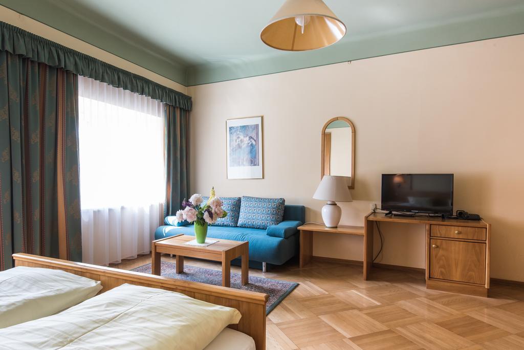 Hotel Post Großkirchheim Buitenkant foto