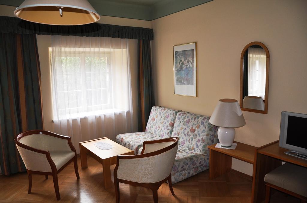 Hotel Post Großkirchheim Buitenkant foto