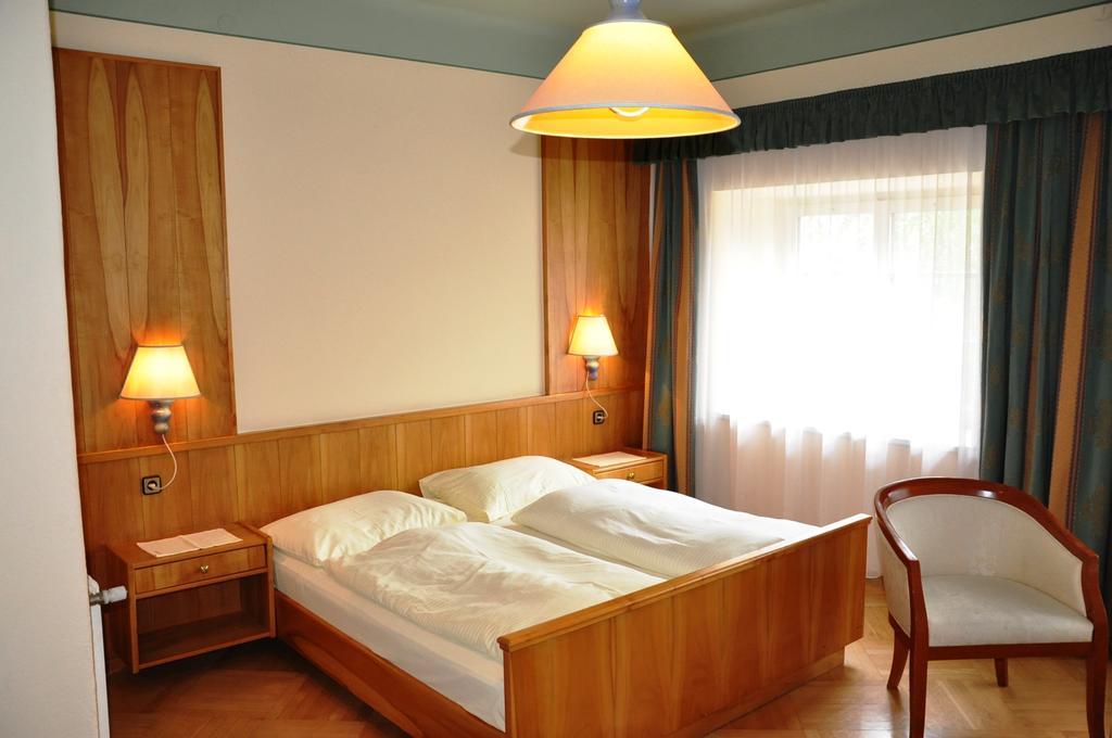 Hotel Post Großkirchheim Buitenkant foto